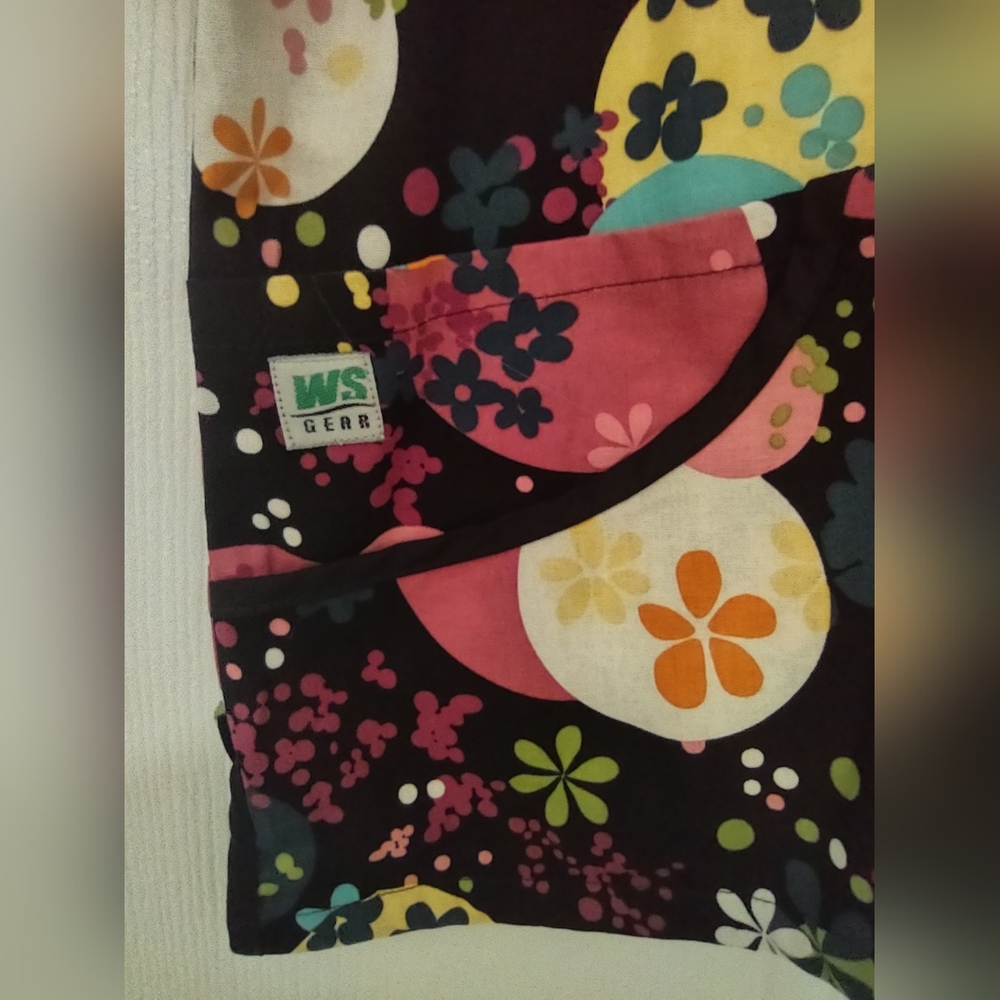 Colorful Floral Print Scrub Uniform Top 2x NWT - Picture 2 of 2